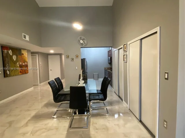 590 NE 199th Ter # 2Y, Miami FL 33179