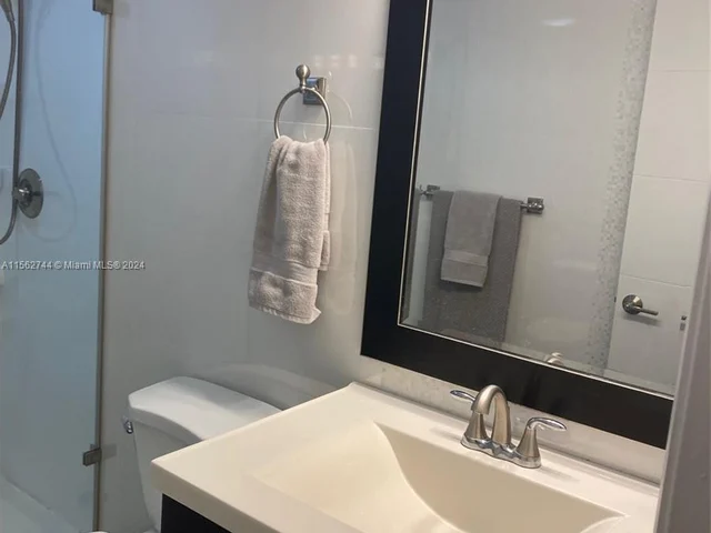 590 NE 199th Ter # 2Y, Miami FL 33179