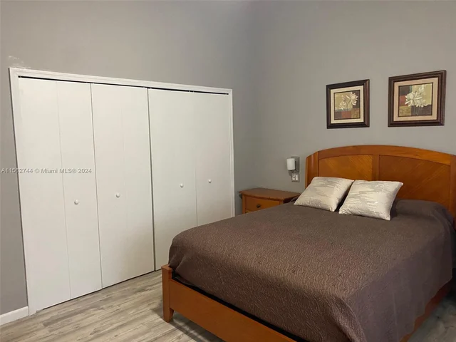 590 NE 199th Ter # 2Y, Miami FL 33179