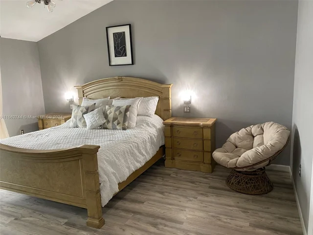 590 NE 199th Ter # 2Y, Miami FL 33179