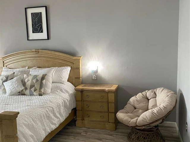 590 NE 199th Ter # 2Y, Miami FL 33179