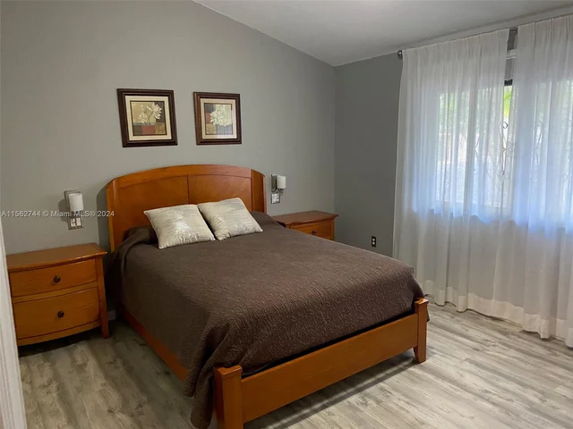 590 NE 199th Ter # 2Y, Miami FL 33179