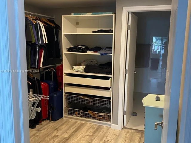 590 NE 199th Ter # 2Y, Miami FL 33179