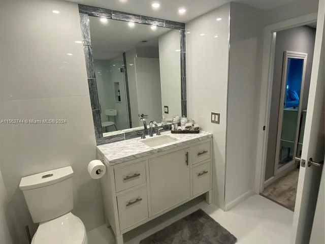 590 NE 199th Ter # 2Y, Miami FL 33179