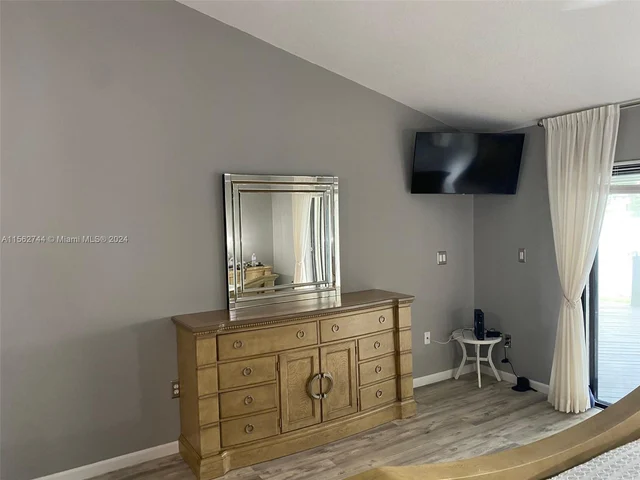 590 NE 199th Ter # 2Y, Miami FL 33179