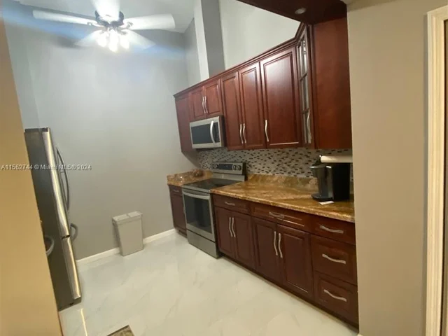 590 NE 199th Ter # 2Y, Miami FL 33179