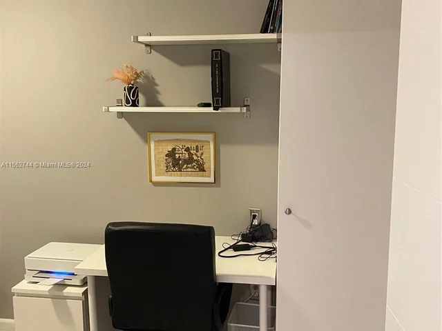 590 NE 199th Ter # 2Y, Miami FL 33179