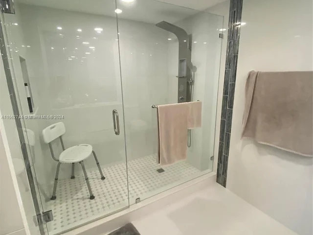 590 NE 199th Ter # 2Y, Miami FL 33179