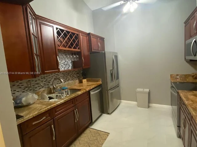 590 NE 199th Ter # 2Y, Miami FL 33179