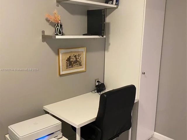 590 NE 199th Ter # 2Y, Miami FL 33179