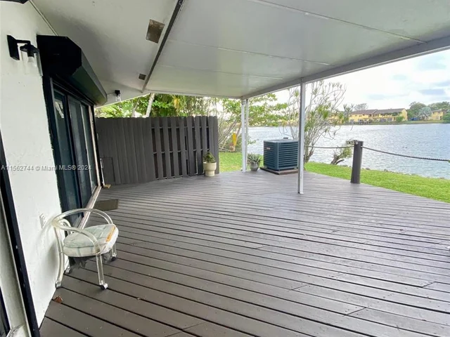 590 NE 199th Ter # 2Y, Miami FL 33179