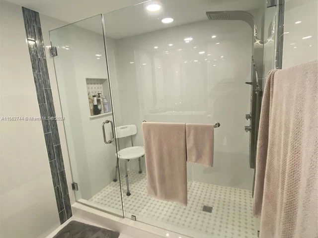 590 NE 199th Ter # 2Y, Miami FL 33179