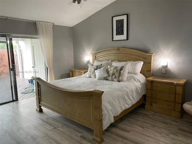 590 NE 199th Ter # 2Y, Miami FL 33179