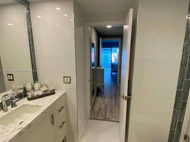 590 NE 199th Ter # 2Y, Miami FL 33179