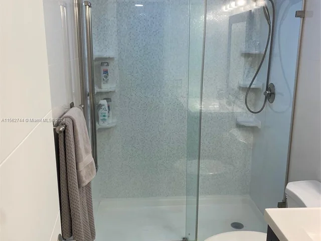 590 NE 199th Ter # 2Y, Miami FL 33179