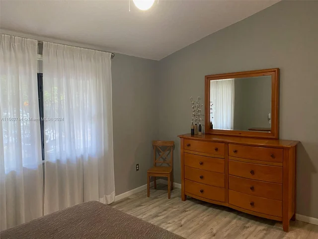 590 NE 199th Ter # 2Y, Miami FL 33179