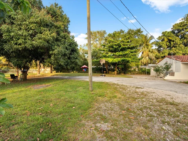 13241 NE 3rd Ct # b, North Miami FL 33161