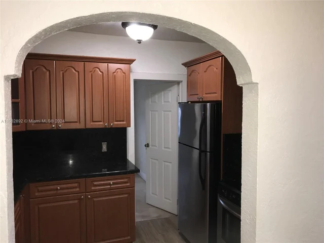 27 SW 55 Ave Rd, Miami FL 33134