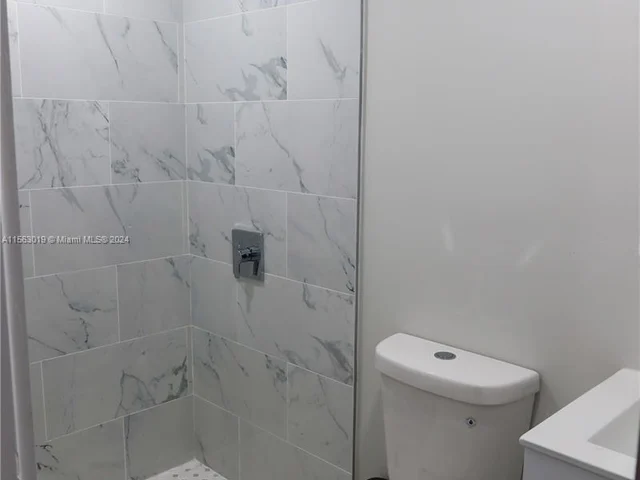 551 NW 2nd St, Florida City FL 33034