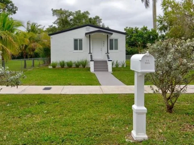 551 NW 2nd St, Florida City FL 33034