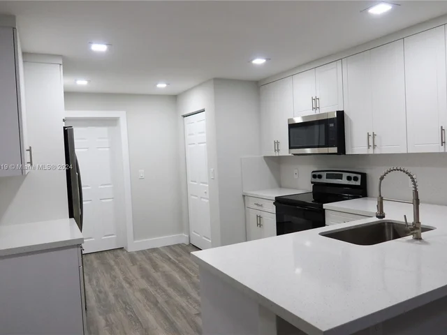 551 NW 2nd St, Florida City FL 33034