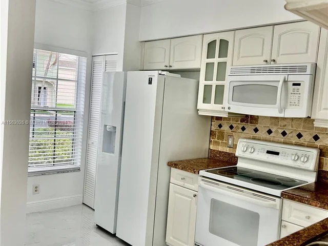 5 Whitehead Cir # 5, Weston FL 33326