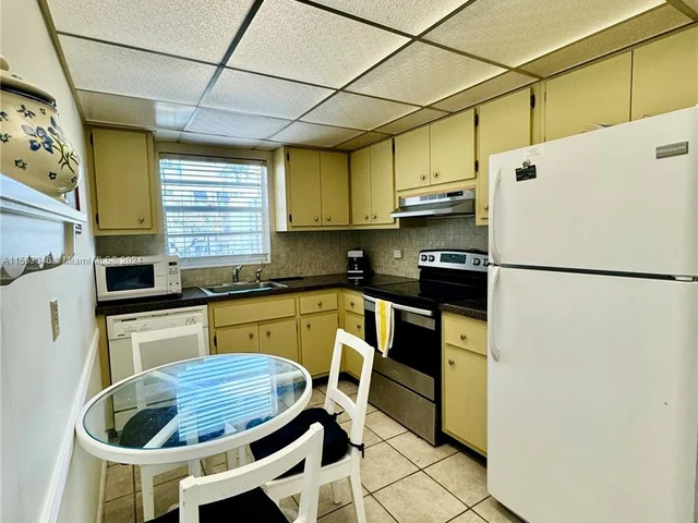 7787 SW 86th St # 212, Miami FL 33143