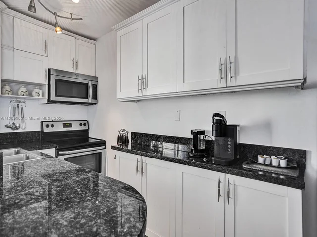 1815 N Surf Rd # 202, Hollywood FL 33019