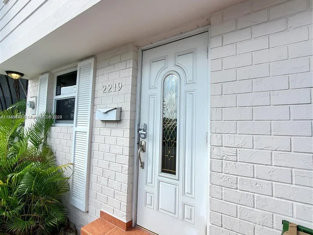 2219 NE 123rd St # 2219, North Miami FL 33181