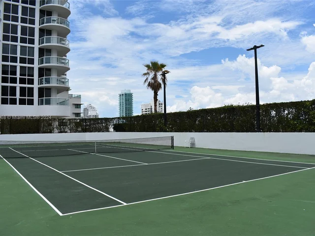 6365 Collins Ave # 1710, Miami Beach FL 33141