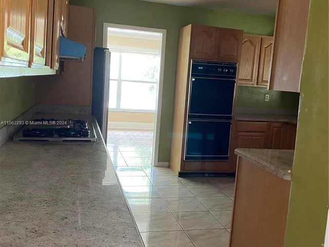 10820 SW 154th St, Miami FL 33157