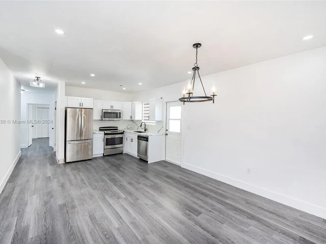 1706 S Le Jeune Rd, Coral Gables FL 33134