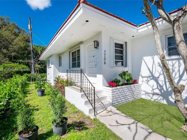 1706 S Le Jeune Rd, Coral Gables FL 33134