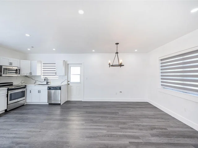 1706 S Le Jeune Rd, Coral Gables FL 33134