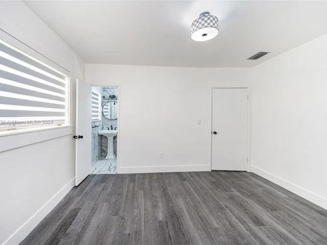 1706 S Le Jeune Rd, Coral Gables FL 33134