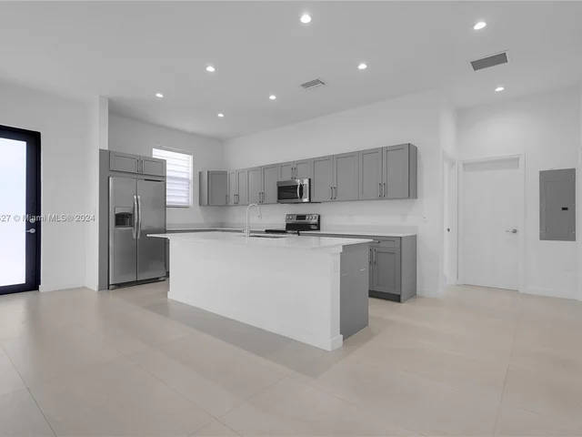 3063 SW 17th St # 3063, Miami FL 33145