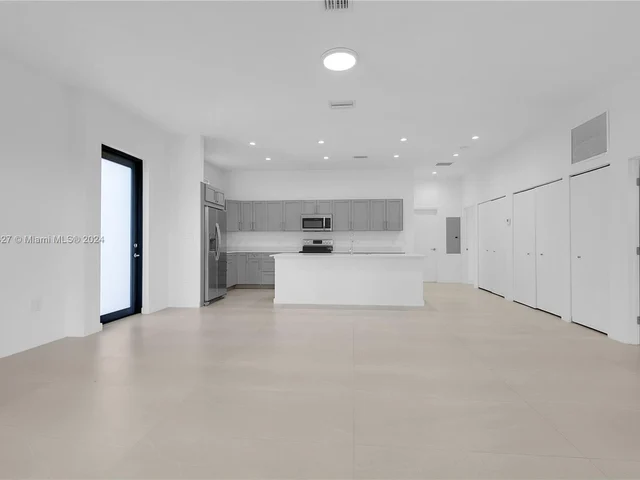 3063 SW 17th St # 3063, Miami FL 33145