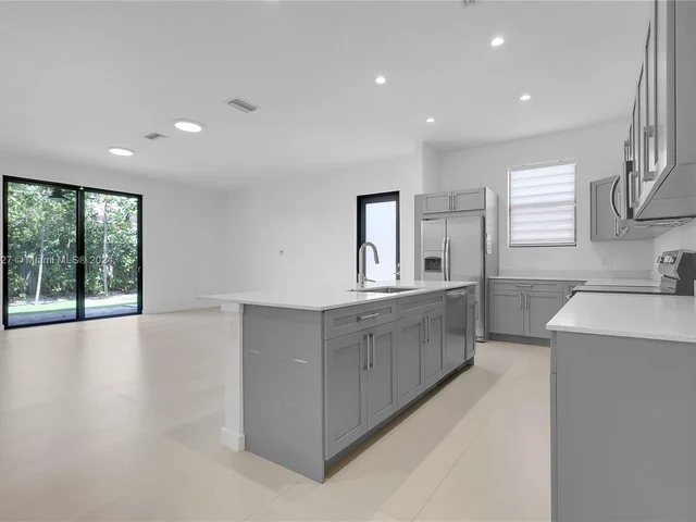 3063 SW 17th St # 3063, Miami FL 33145