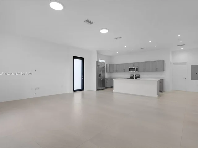 3063 SW 17th St # 3063, Miami FL 33145