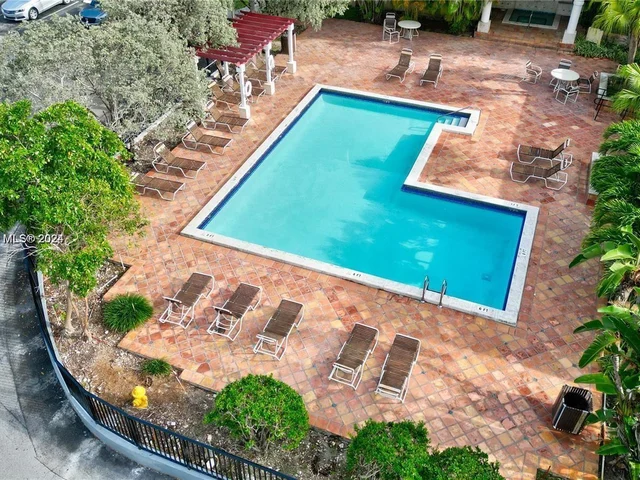 10431 N Kendall Dr # D314, Miami FL 33176