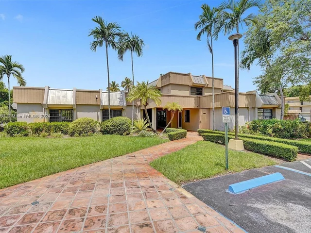 10431 N Kendall Dr # D314, Miami FL 33176
