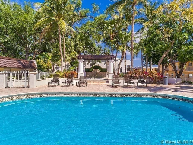 10431 N Kendall Dr # D314, Miami FL 33176