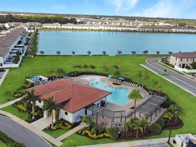 10598 W 32nd Ln # 10598, Hialeah FL 33018