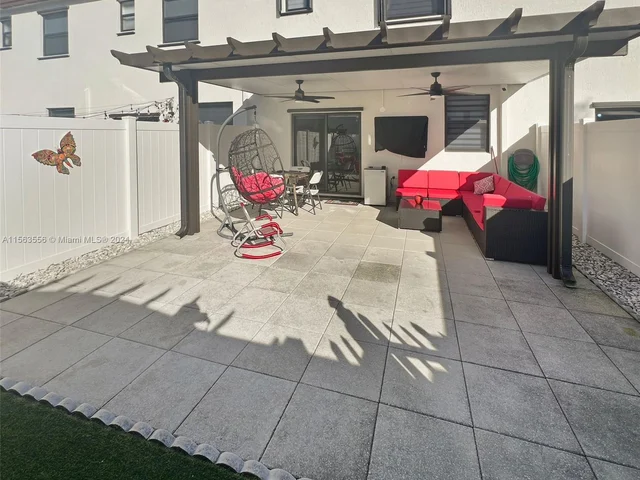 10598 W 32nd Ln # 10598, Hialeah FL 33018