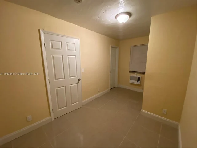 172 NW 12th St # 5, Miami FL 33136