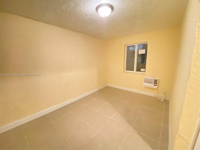 172 NW 12th St # 5, Miami FL 33136