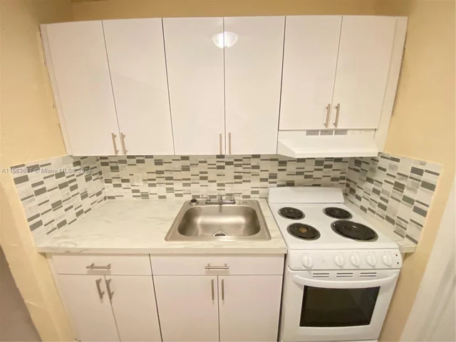 172 NW 12th St # 5, Miami FL 33136