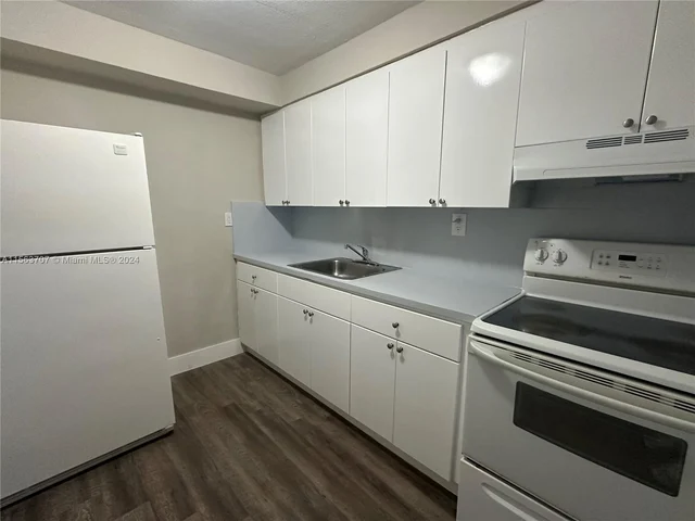 805 W 30th St # 9, Hialeah FL 33012