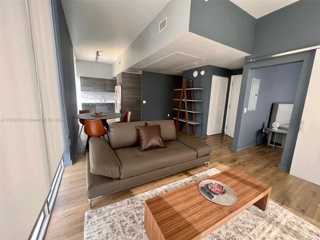 151 SE 1st St # 810, Miami FL 33131