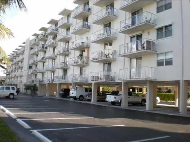 1731 SE 15th St # 402, Fort Lauderdale FL 33316